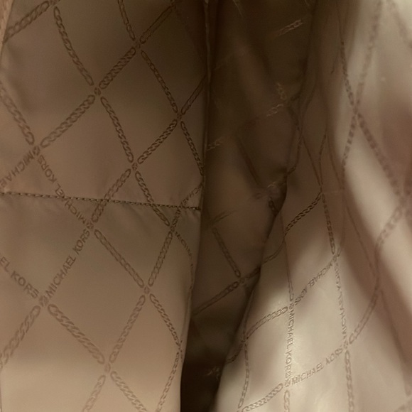 NWOT MK LARGE TOTE - Picture 4 of 9